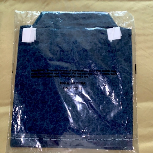 Joseph Abboud Paisley blue/black long sleeve button down. Size XL - Picture 3 of 4